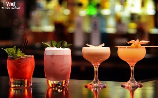 Exploring the World of 10 Popular Cocktails