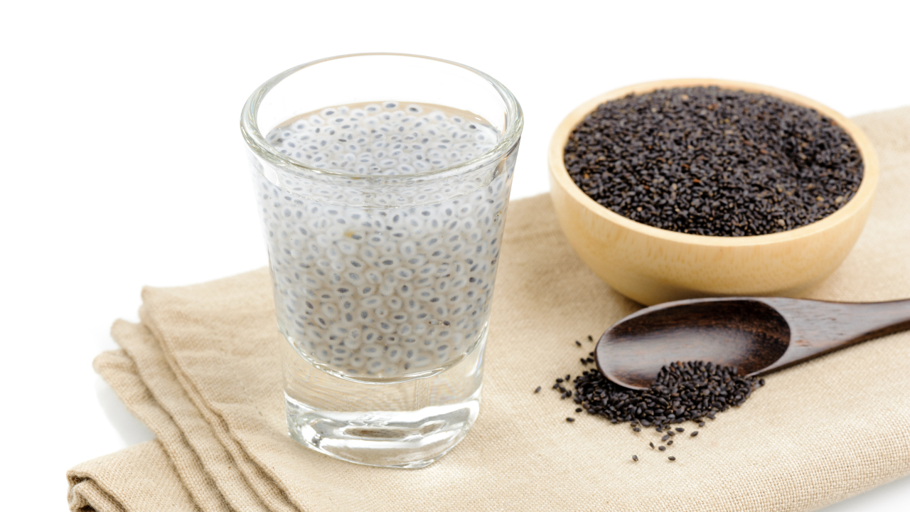 VINUT_Basil seeds are rich in dietary fiber, polyphenols, plant-based omega-3 fatty acids (primarily alpha-linolenic acid)