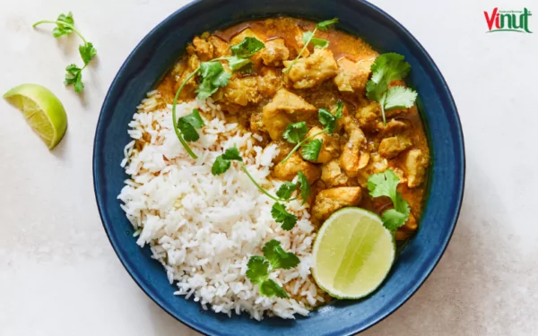 VINUT_Coconut Water Curry with Chicken and Vegetables VINUT_Coconut Water Curry with Chicken and Vegetables