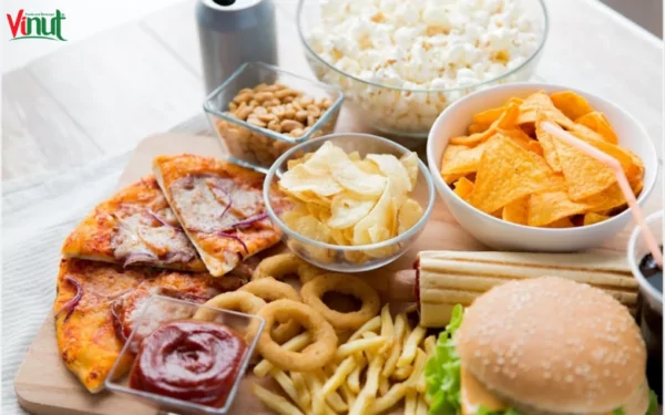 VINUT_Consuming a diet high in sodium, saturated fats, and cholesterol can raise blood pressure levels. VINUT_Consuming a diet high in sodium, saturated fats, and cholesterol can raise blood pressure levels.