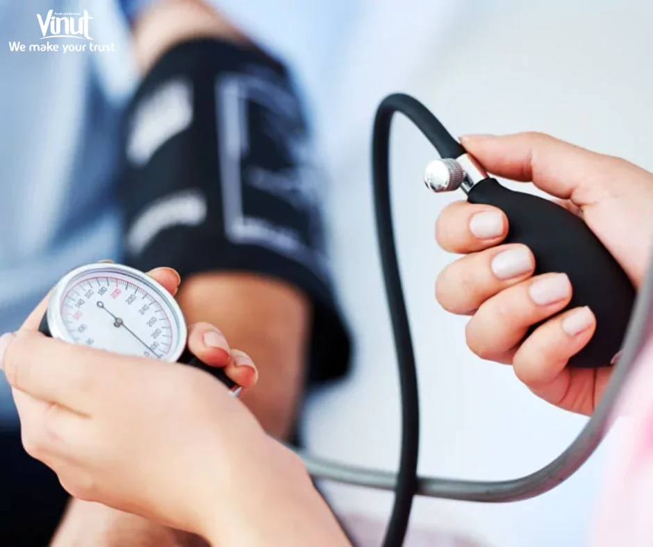 Celery Juice: Discovering the 7 Special Benefits 9 VINUT_Blood Pressure Regulation