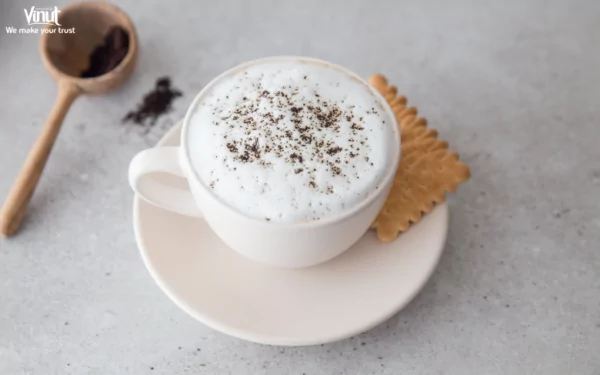 VINUT_Caffè Latte is often served in a large cup or glass VINUT_Caffè Latte is often served in a large cup or glass