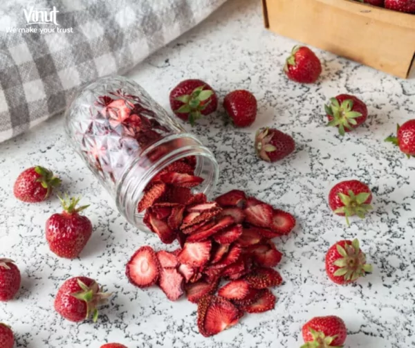 VINUT_Fresh and Juicy Strawberries VINUT_Fresh and Juicy Strawberries
