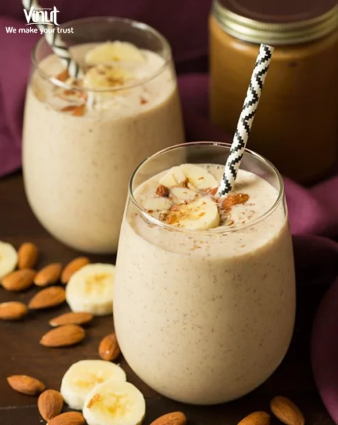 VINUT_banana-almond smoothie VINUT_banana-almond smoothie
