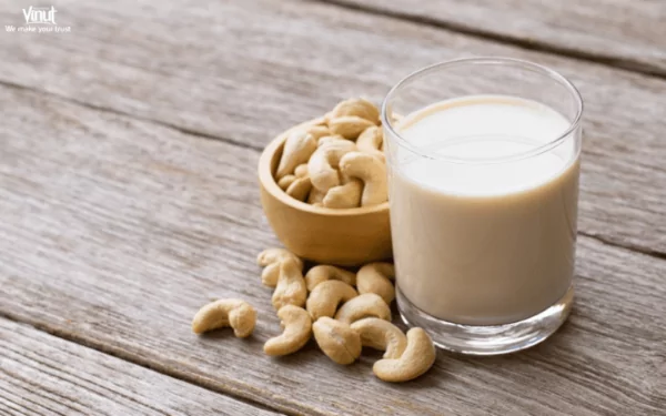 Health Benefits of Basil Seeds (15) VINUT_Cashew Milk
