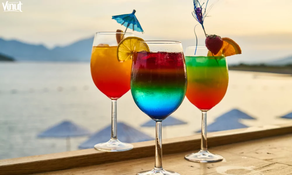 The Top 7 Drinks for New Year: Sip, Savor, and Celebrate 4 VINUT_ Cocktails: Shake Up the Night