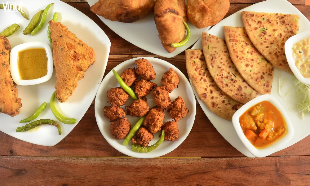 15 Best Ramadan Beverages and Foods 9 VINUT_Samosas and Pakoras