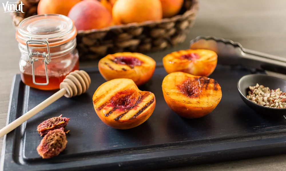 Peaches: A Juicy Fruit for Every Season 7 VINUT_Grilled Peach and Prosciutto Flatbread