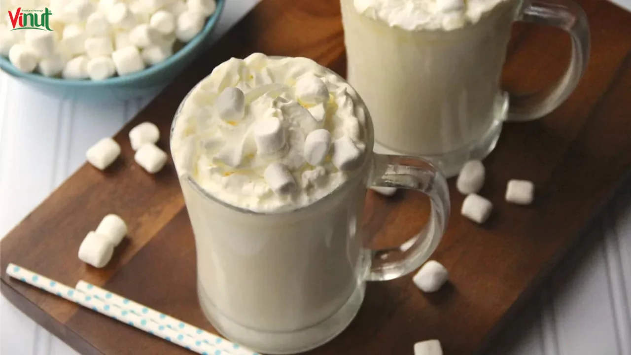 Top 7 Christmas Drinks to Keep You Warm This Holiday 14 VINUT_White Hot Chocolate with Vanilla