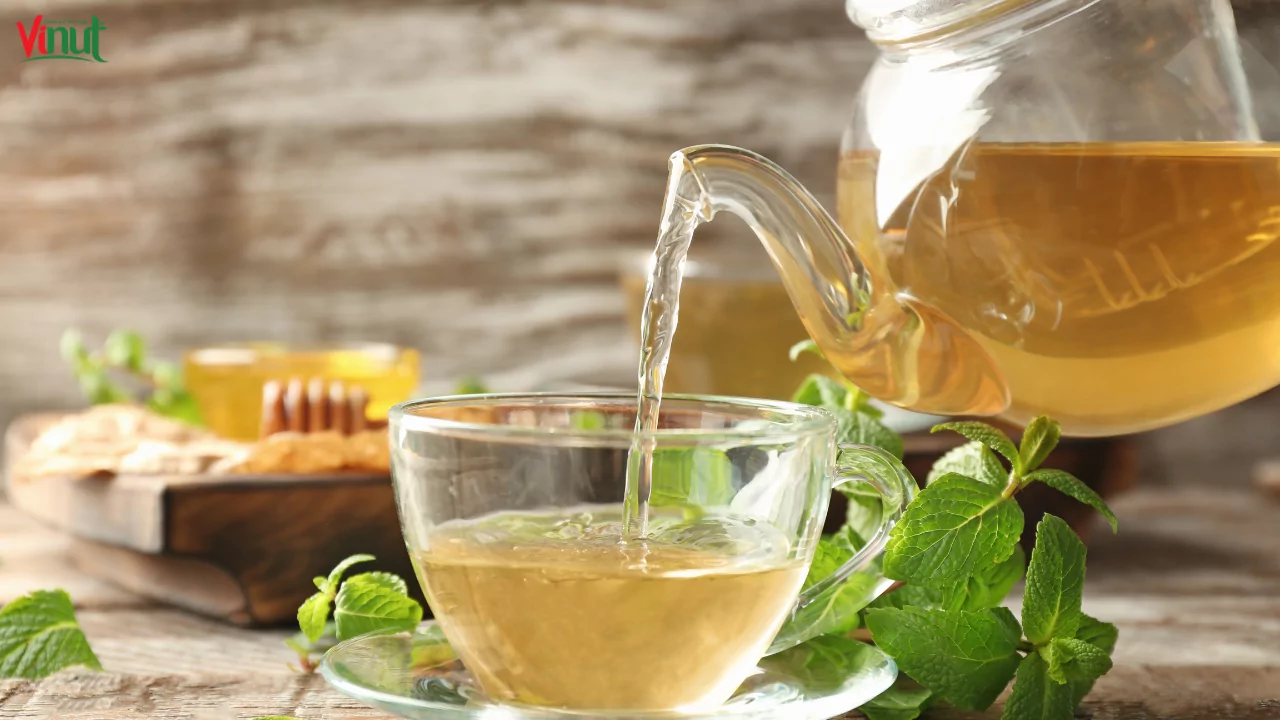 Top 7 Christmas Drinks to Keep You Warm This Holiday 15 VINUT_Peppermint Tea