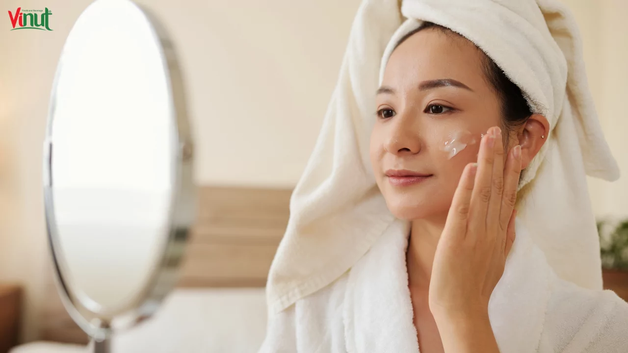 Mango Juice for Skin and Hair: Natural Beauty Secrets Revealed 24 VINUT_Slows Signs of Aging