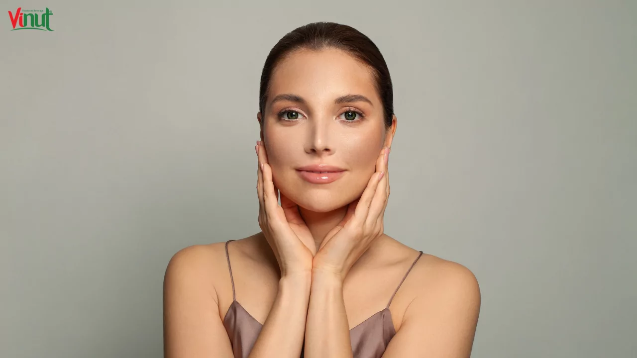 Mango Juice for Skin and Hair: Natural Beauty Secrets Revealed 25 VINUT_Hydrates Dry Skin