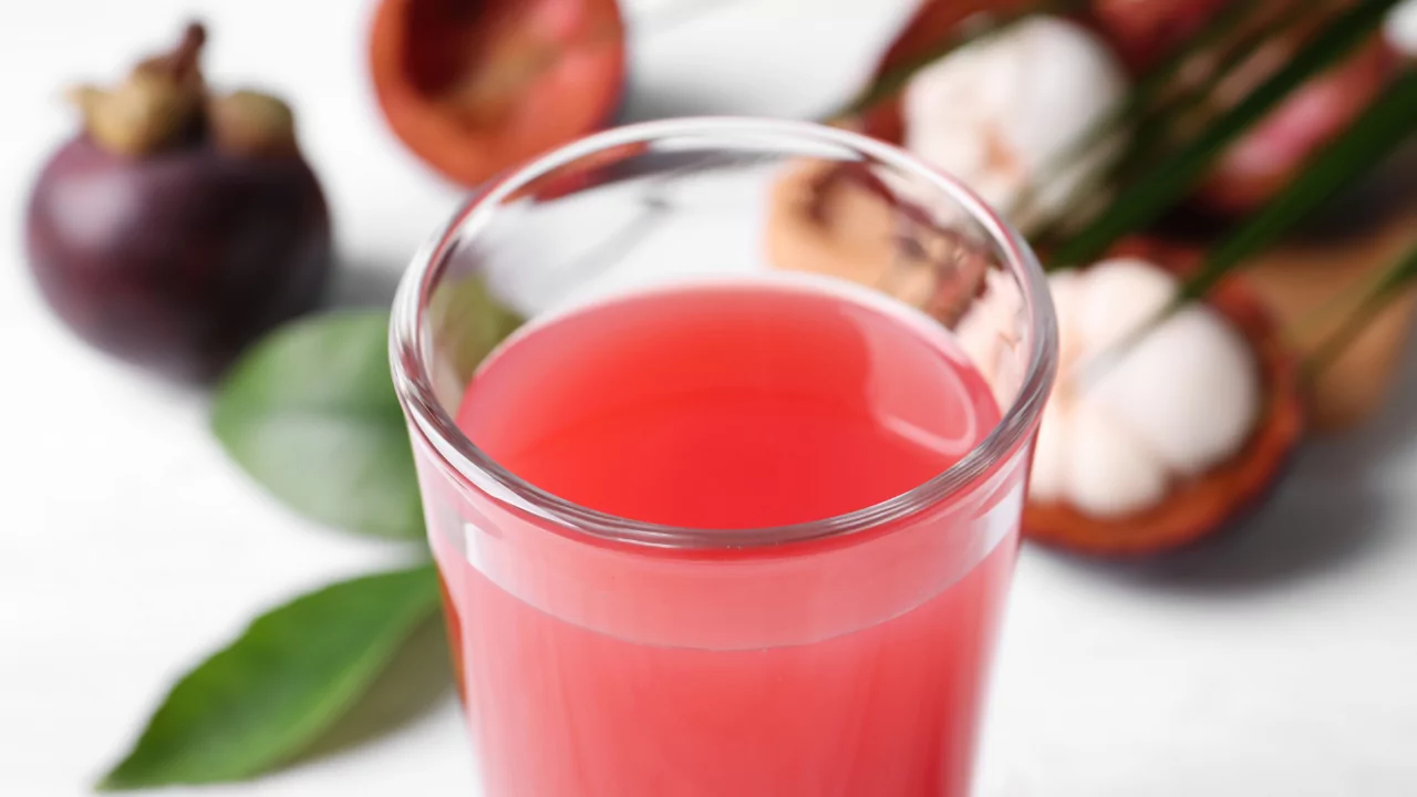 Mangosteen Juice vs Other Superfruit Juices: Which One Wins? 14 VINUT_Flavor Profile and Palatability